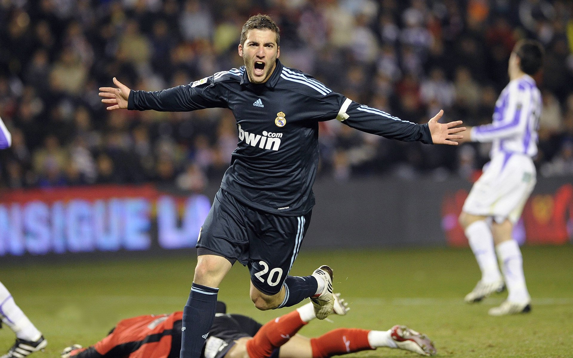 弗拉霍维奇高能输出！雷恩主场力克巴萨，一战改写欧冠格局